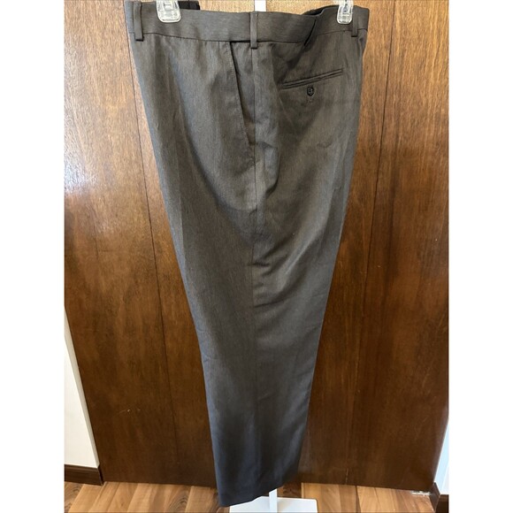 New Stafford Travel Classic Fit Men’s 44x30 Pants Super Crease Charcoal Gray - Picture 7 of 9